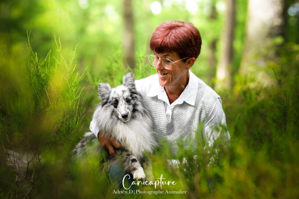 Brigitte et Oliver ensemble en forêt